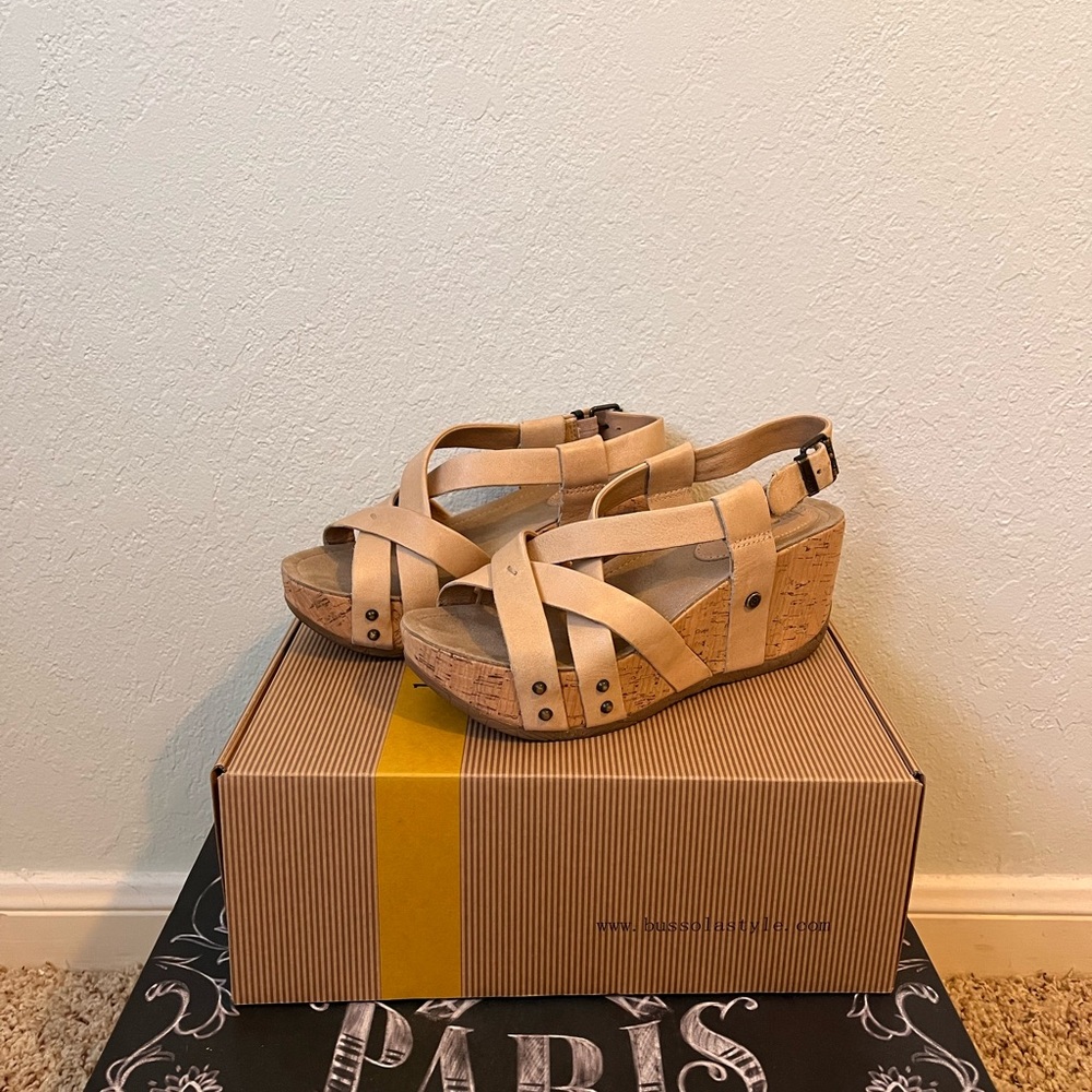 Women's Tan Wedge Sandals super lightweight
